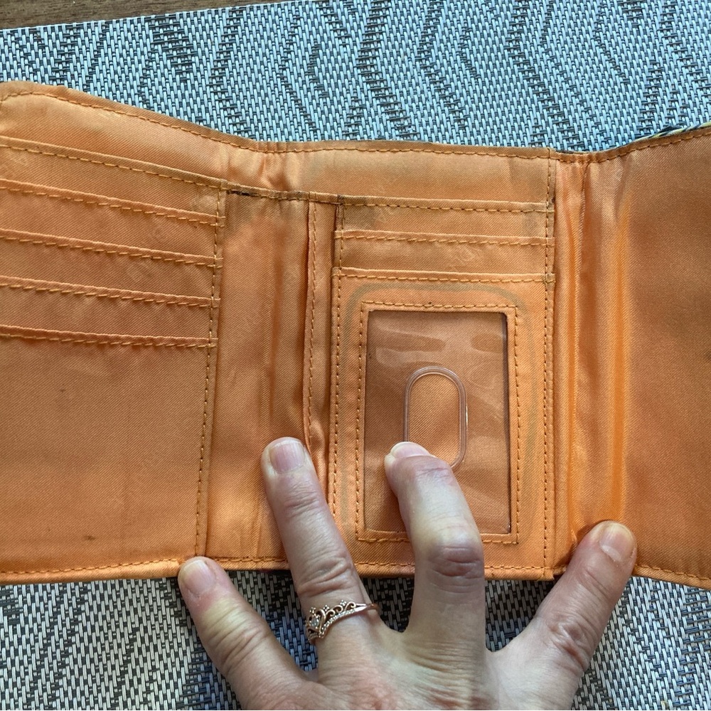 Vera Bradley Pink and Orange Quilted Wallet preowned - Picture 4 of 6